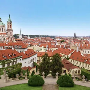 At The Blue Lion & Parking Assistance Apartment Prague